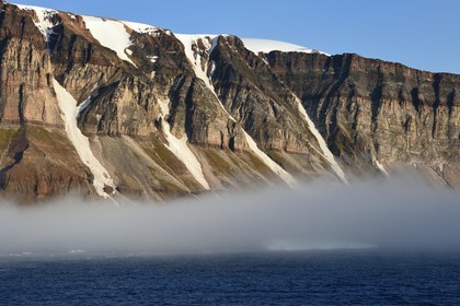Groenland, cote Nord-Ouest, Murchison sund, falaises de la pointe de l'Ile de Kiatak ou Northumberland