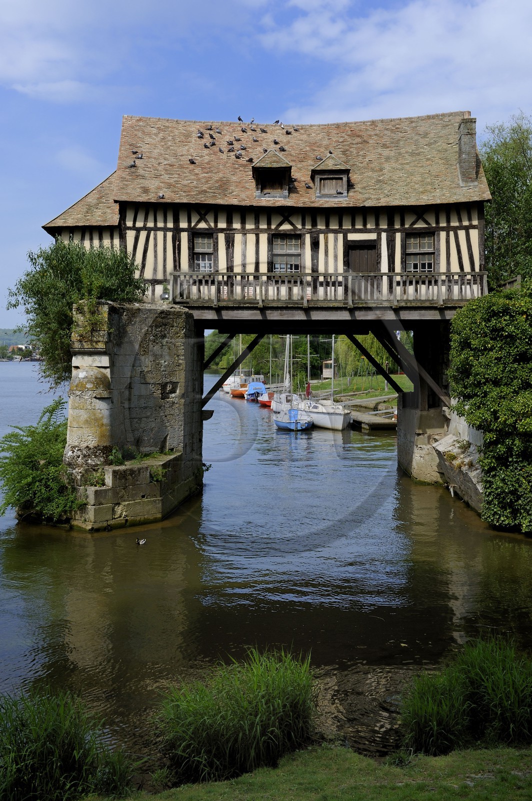 France, Eure (27), Vernon, le vieux moulin sur l' ancien pont sur la Seine