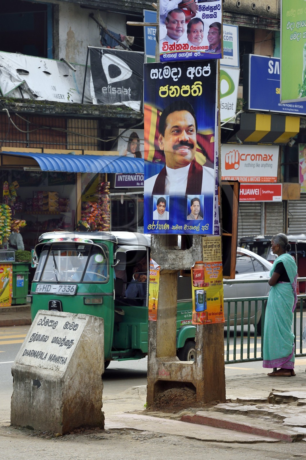Sri Lanka, province du centre, ville de Matale, affiche de campagne électorale du President Rajapaksa Sri Lanka, province du centre, ville de Matale, affiche de campagne électorale du President Rajapaksa