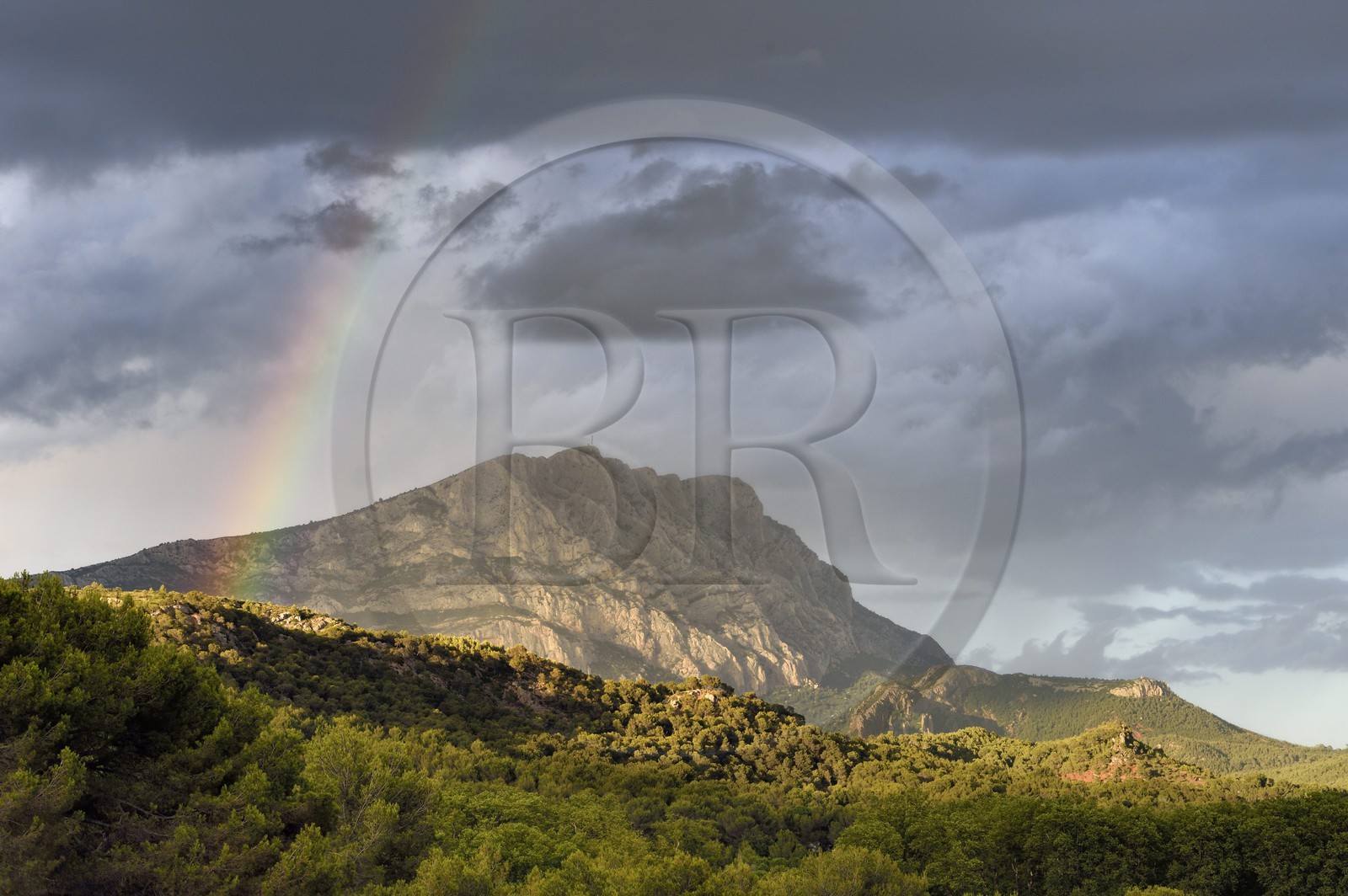 France, Bouches-du-Rhône (13), Pays d'Aix en Provence, vers le Tholonet, la Montagne Sainte Victoire, route Cézanne