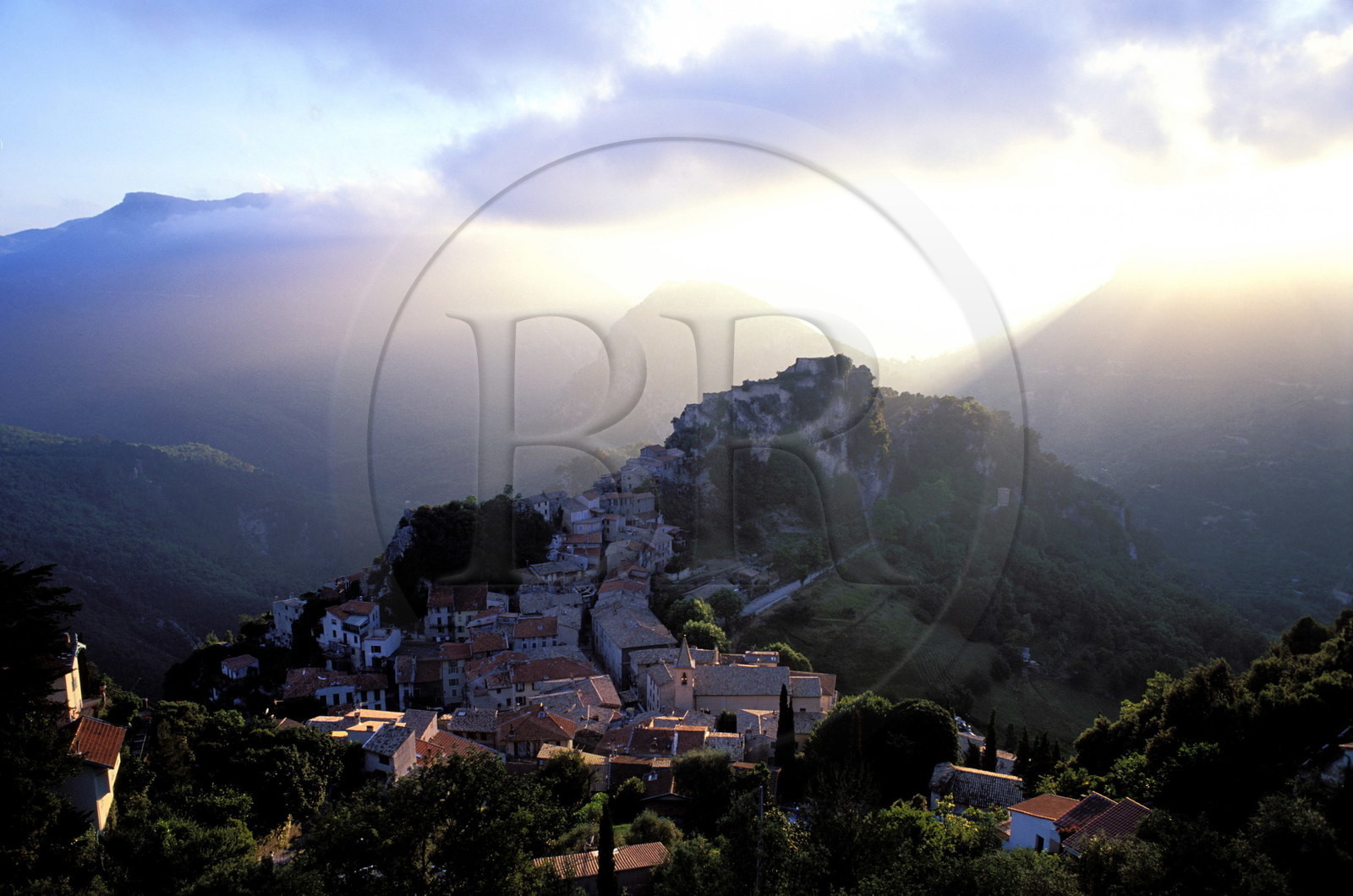 France, Alpes-Maritimes (06), le village perché de Gilette (arrière-pays niçois)