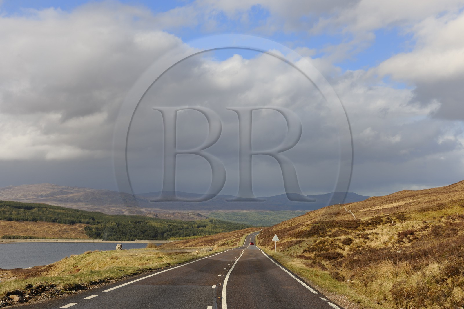 Royaume-Uni, Ecosse, région des Highlands, route qui rejoint Kyle of Lochalsh
