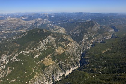 Var (83) rive gauche et Alpes-de-Haute-Provence (04) rive droite, Parc Naturel Régional du Verdon vers La Palud-sur-Verdon, le Grand Canyon des Gorges du Verdon (vue aérienne)