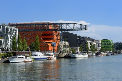 France, Rhone, Lyon, La Confluence new district in the South of the Presqu'ile (Peninsula), Quai Rambaud, the Orange Cube by Dominique Jakob and Brendan MacFarlane architects and the green building of Euronews headquarters in the background