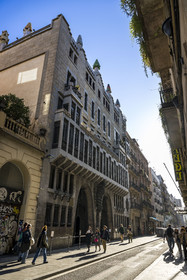Espagne, Catalogne, Barcelone, le Palais Güell (Palau Güell) construit entre 1886 et 1891 et réalisé par l'architecte du modernisme catalan Antoni Gaudi, site classé au Patrimoine Mondial de l'UNESCO