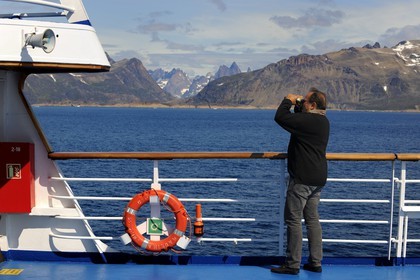Groenland, région méridionale, le bateau de croisière le Princess Danané croise au large de Nanortalik