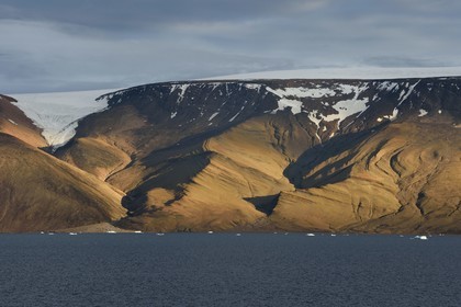 Groenland, cote Nord-Ouest, mer de Baffin, glacier descendant de la calotte glaciaire dans Inglefield Fjord vers Qaanaaq