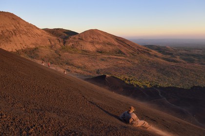 Nicaragua, région de Leon, Volcan Cerro Negro dans la cordillère des Maribios (ou Marrabios), Volcano surfing également connu comme ash boarding dans les cendres du volcan