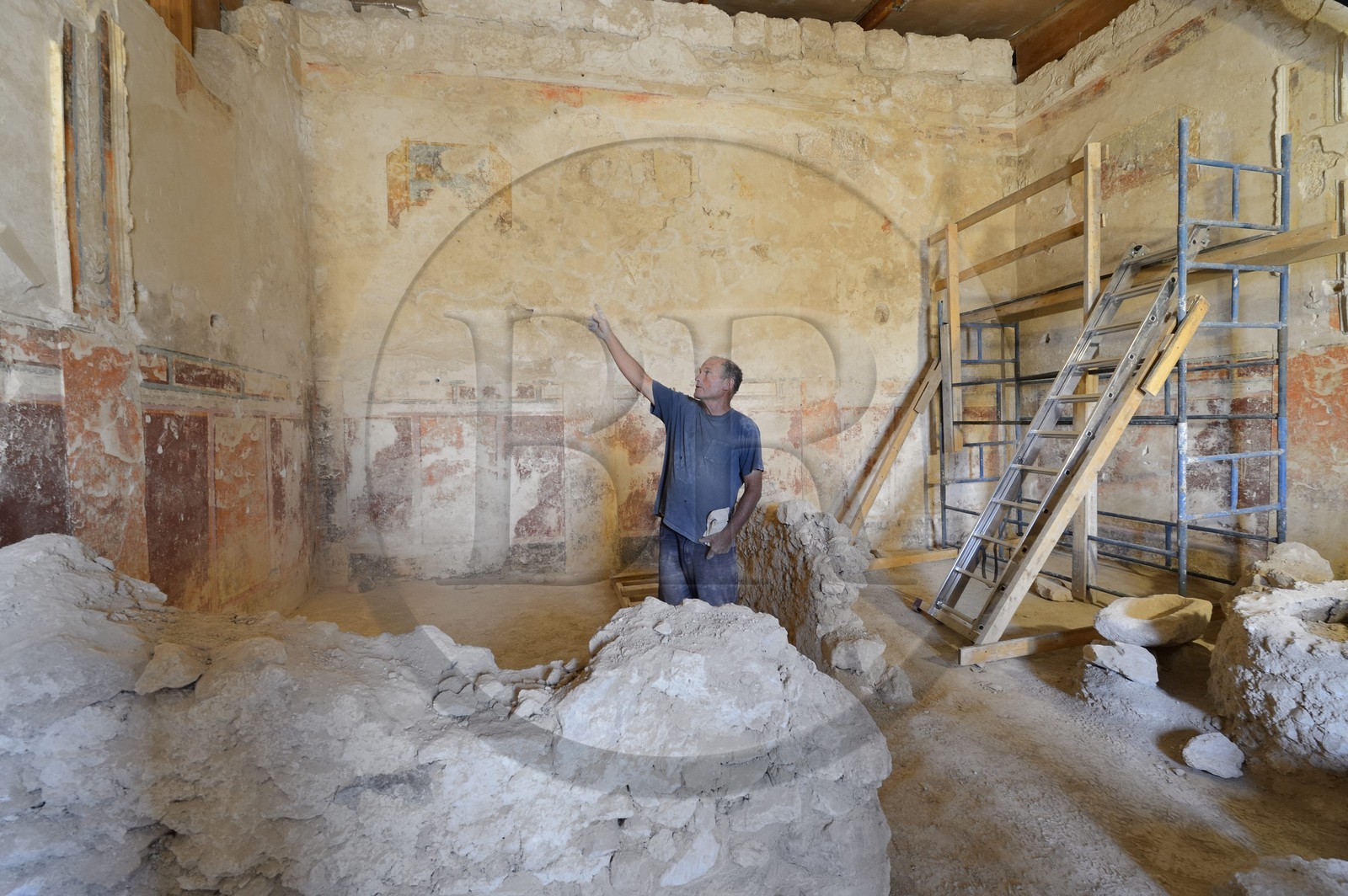 Israel, Cisjordanie, l'Hérodion, colline artificiellement exhaussée qui abrite les ruines d'un palais fortifié construit par le roi Hérode Ier le Grand (site classé Parc National), les fouilles de la loge royale du théâtre du roi Hérode ont été menées par le professeur Ehud Netzer et maintenant par Yakov Kalman Israel, Cisjordanie, l'Hérodion, colline artificiellement exhaussée qui abrite les ruines d'un palais fortifié construit par le roi Hérode Ier le Grand (site classé Parc National), les fouilles de la loge royale du théâtre du roi Hérode ont été menées par le professeur Ehud Netzer et maintenant par Yakov Kalman