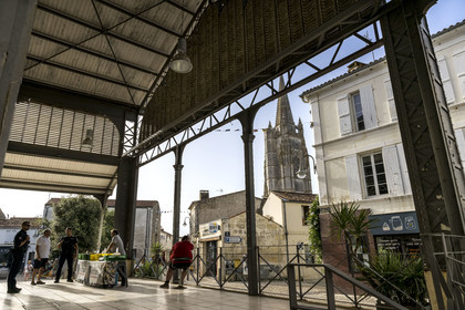 France, Charente Maritime, Saintonge, the covered market and the Saint-Pierre-de-Sales church in the town center of Marennes