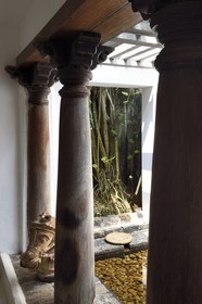 Sri Lanka, Western Province, Colombo District, Colombo, Lunuganga Estate, house of architect Geoffrey Bawa, small private patio