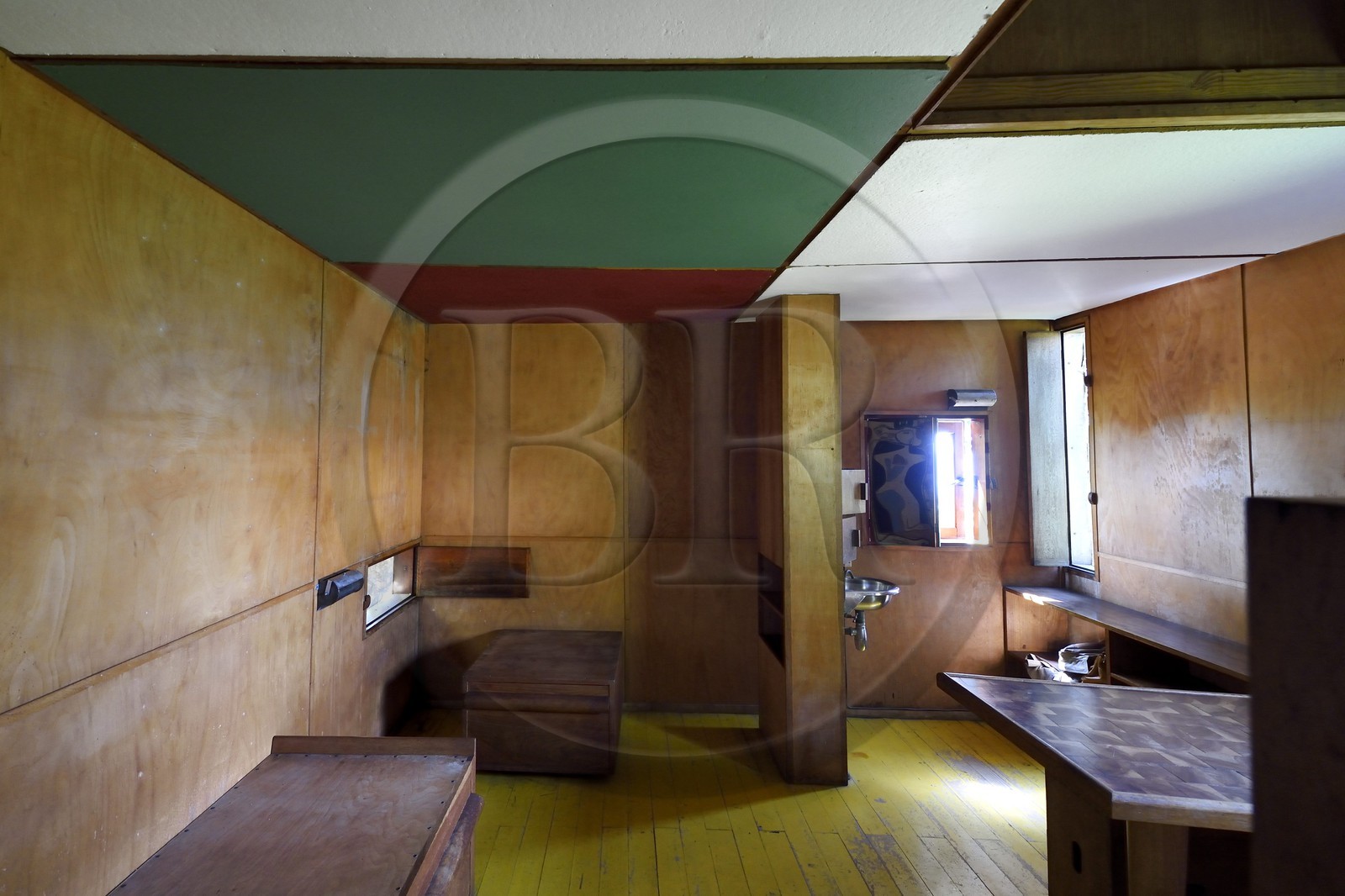 France, Alpes-Maritimes (06), Roquebrune-Cap-Martin, Cap Martin, cabanon Le Corbusier de 1952 (Demande d'autorisation nécessaire avant publication) France, Alpes-Maritimes (06), Roquebrune-Cap-Martin, Cap Martin, cabanon Le Corbusier de 1952 (Demande d'autorisation nécessaire avant publication)