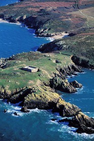 France, Morbihan (56), île de Houat, une ancienne batterie sur la côte ouest (vue aérienne)