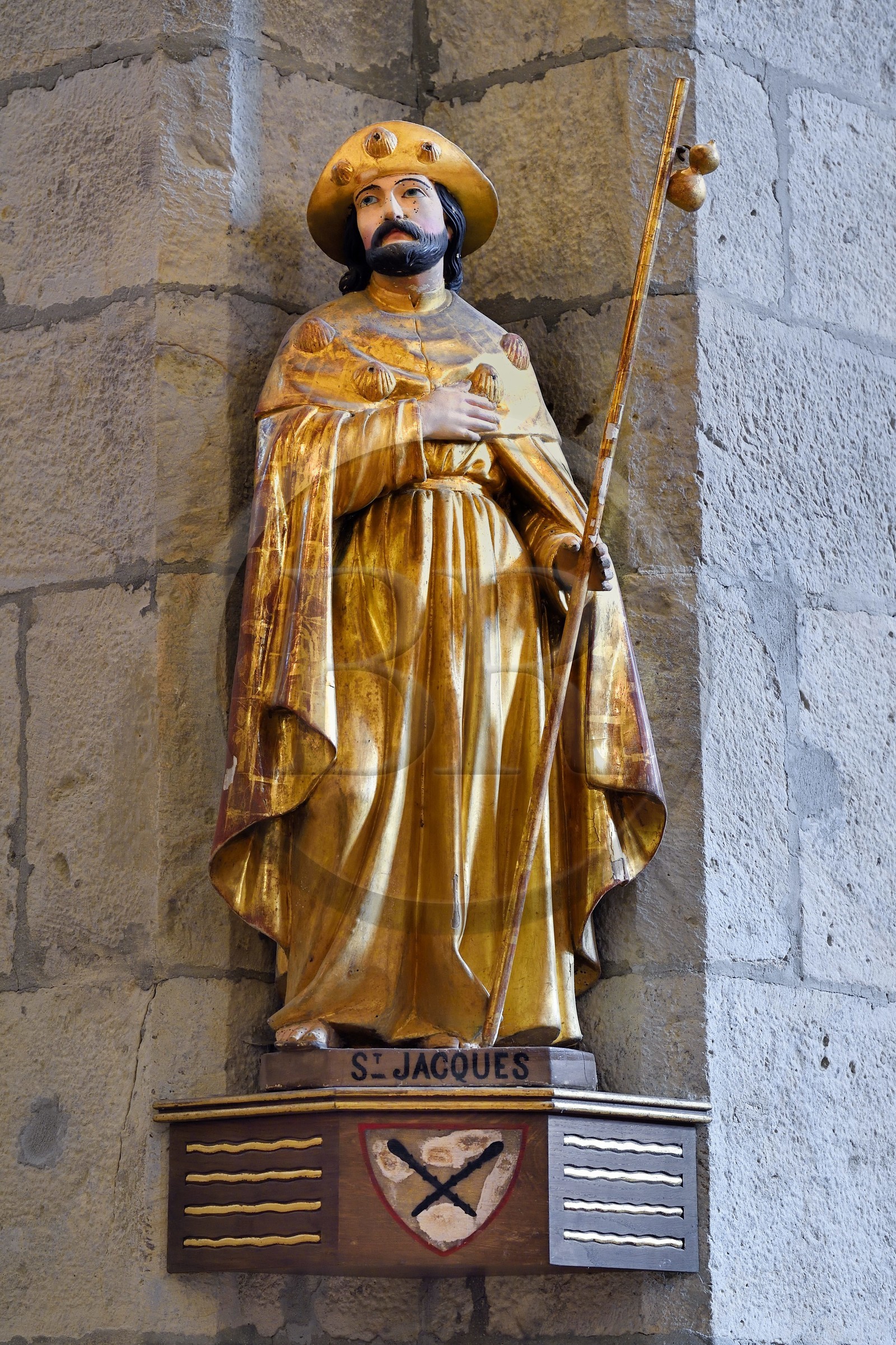 France, Cantal (15), Parc Naturel Régional des Volcans d'Auvergne, Saint-Jacques-des-Blats sur le chemin de Saint-Jacques de Compostelle par la Via Arverna, statue de Saint Jacques dans l'église France, Cantal (15), Parc Naturel Régional des Volcans d'Auvergne, Saint-Jacques-des-Blats sur le chemin de Saint-Jacques de Compostelle par la Via Arverna, statue de Saint Jacques dans l'église