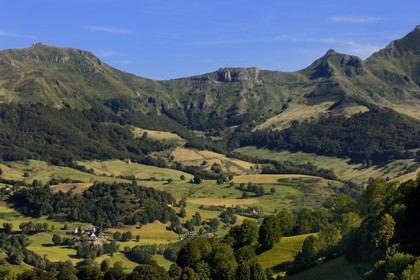 France, Cantal, Monts du Cantal, Parc Naturel Regional des Volcans d' Auvergne (Regional Nature Park of the Volcanoes of Auvergne), the Vallee de la Jordanne (Jordanne Valley) towards Mandaille-Saint-Julien