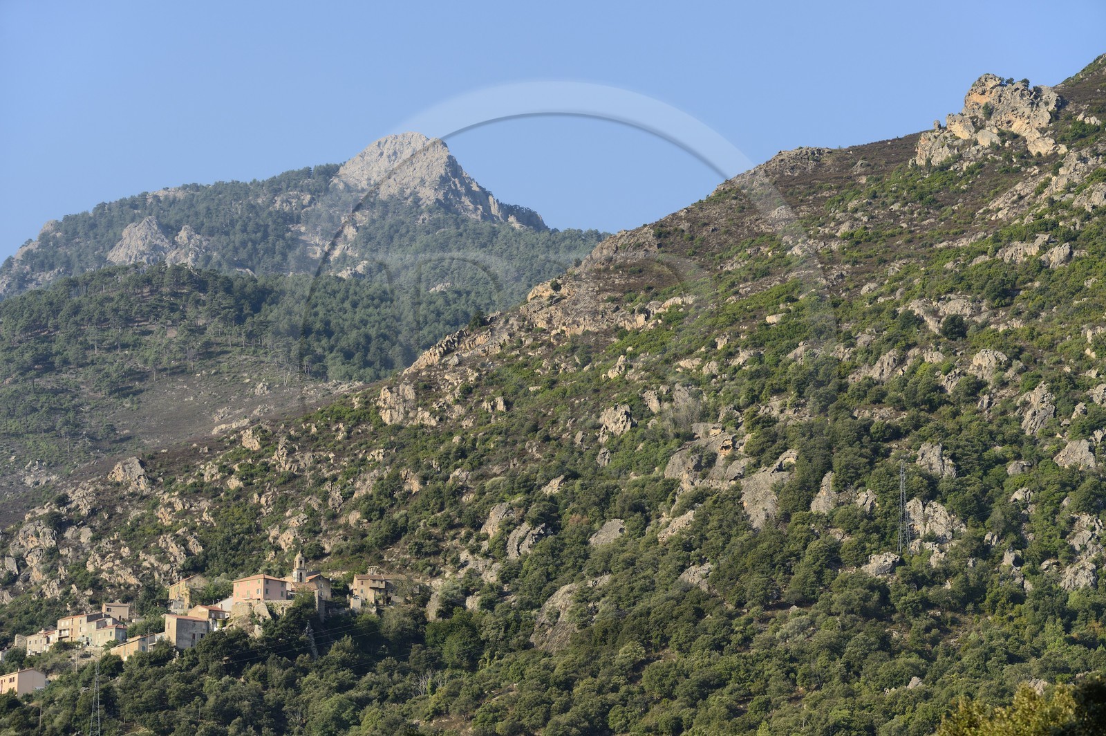 France, Haute-Corse (2B), région du Niolu (Niolo), village perché de Ponte Castirla