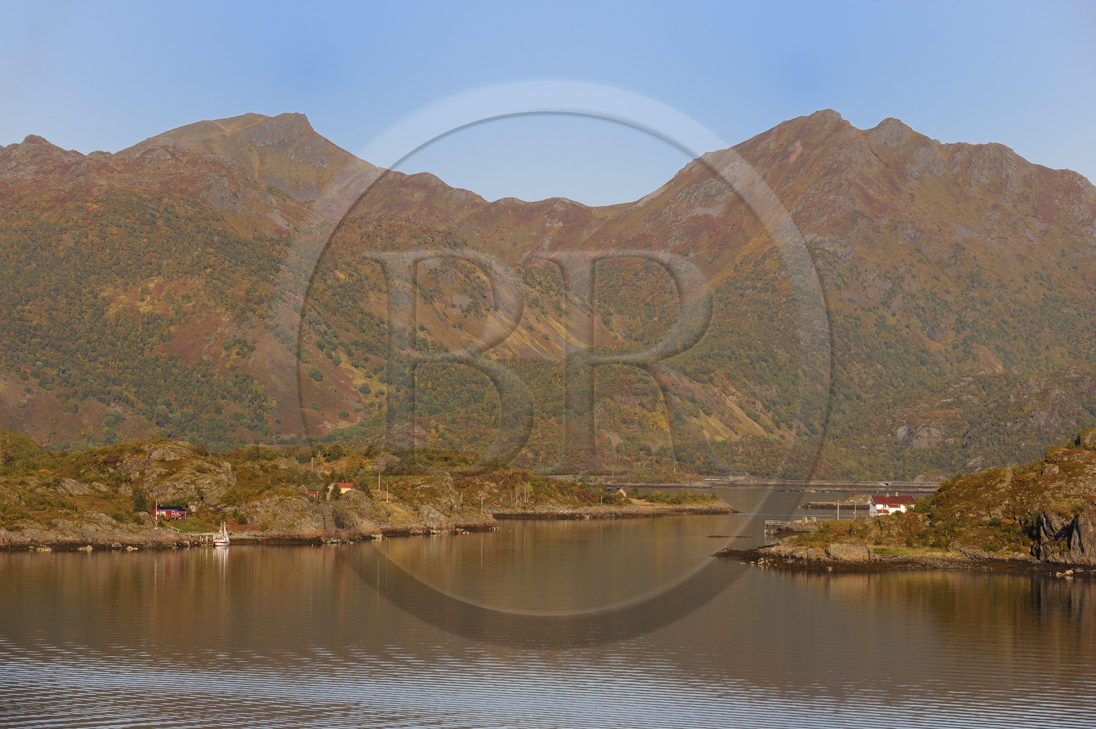 Norvège, Nordland, Iles Lofoten, le Raftsundet, détroit qui sépare Austvagoy de l'île d'Hinnoya