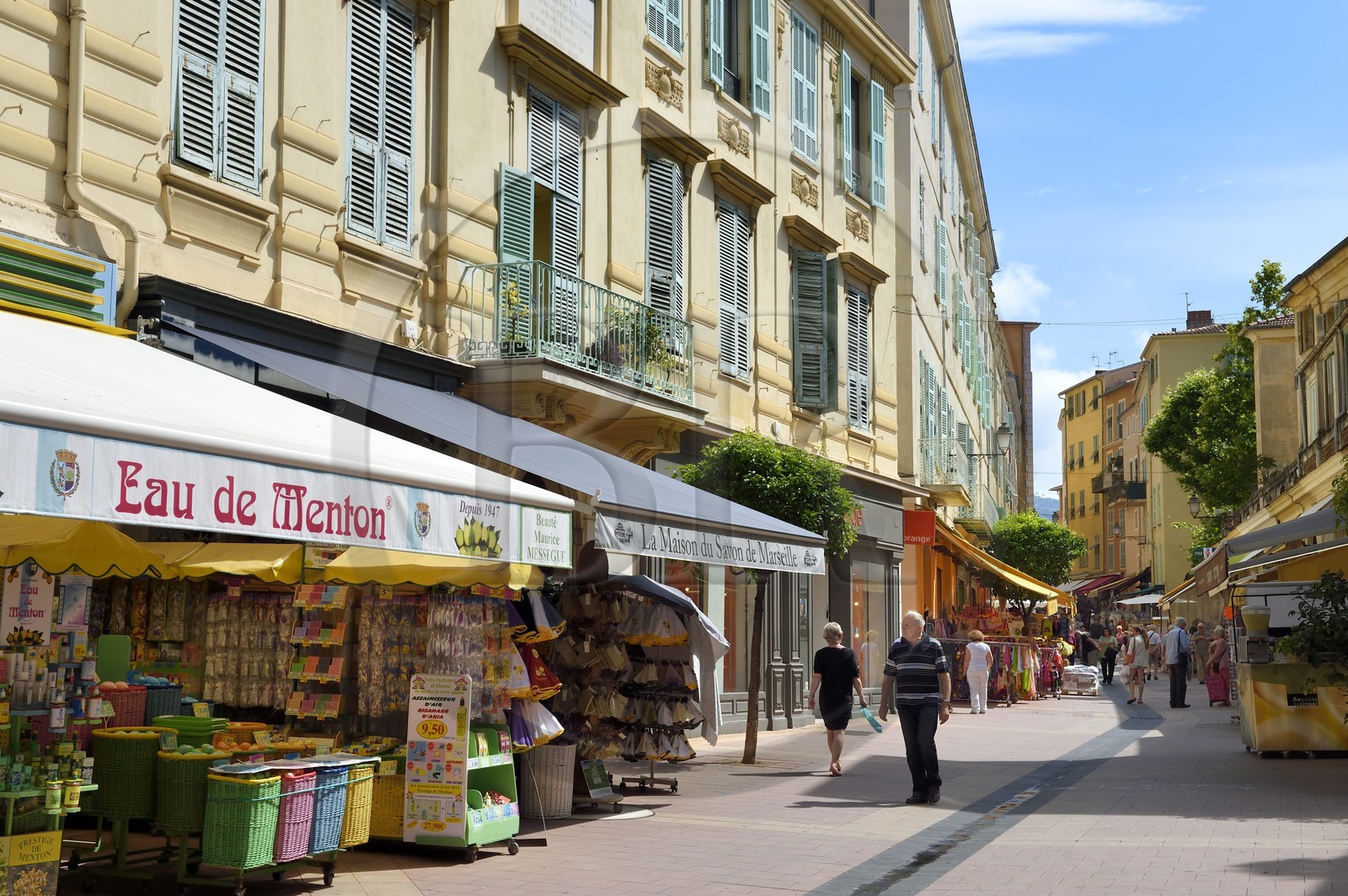 France, Alpes-Maritimes (06), Menton, la rue piétonne Saint Michel
