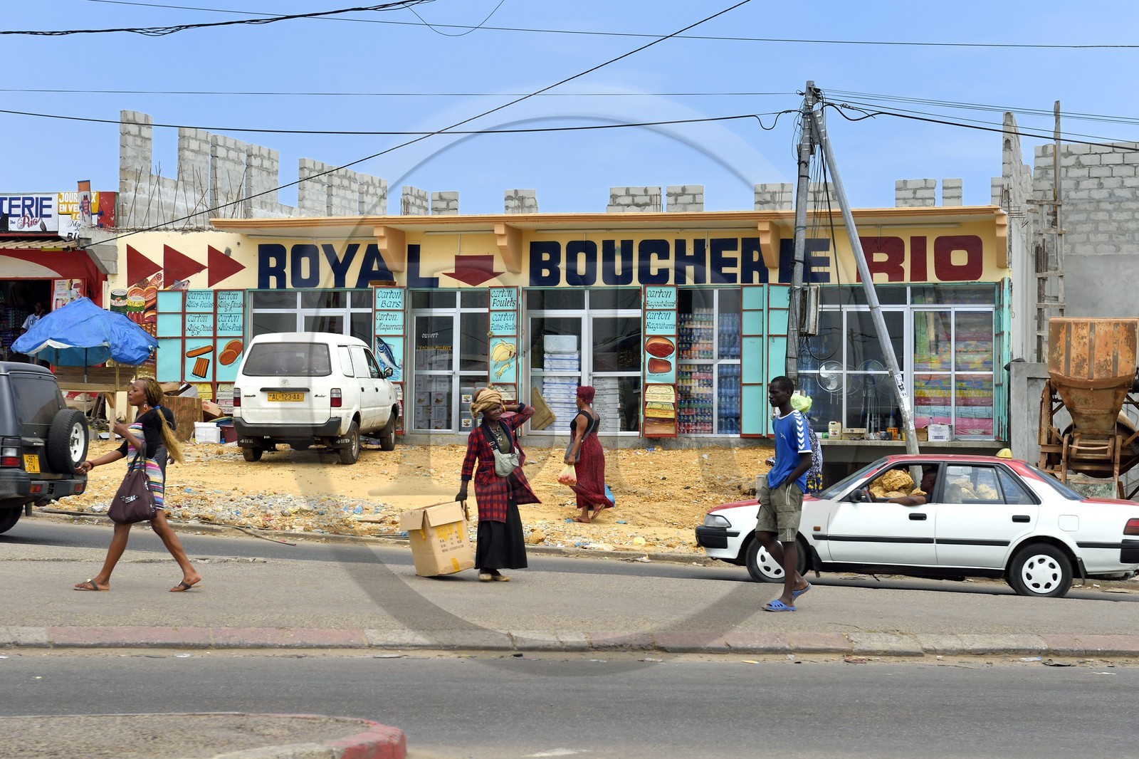 Gabon, Libreville, boucherie et poissonnerie sur la Route National 1