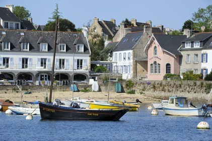 France, Finistère (29), l'ancien abri du marin dans le port de Sainte Marine face à Bénodet