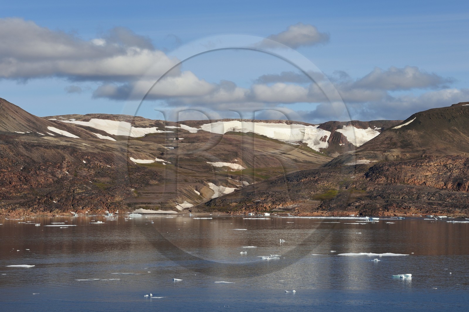 Groenland, cote Nord-Ouest, Smith sound au nord de la baie de Baffin, Inglefield Land, site de Etah dans le Foulke fjord, campement inuit aujourd'hui abandonné qui servit de base à plusieurs expéditions polaires
