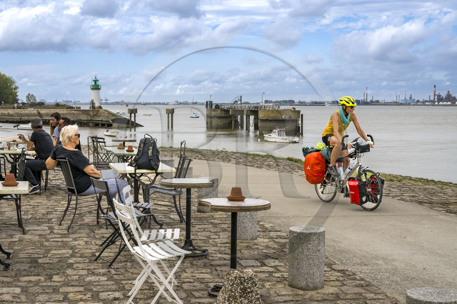 France, Loire-Atlantique (44), Paimboeuf, Loire à vélo, phare de Paimboeuf situé à plus de 10 km de la côte, le seul phare français construit aussi loin dans les terres et le seul de l'estuaire de la Loire
