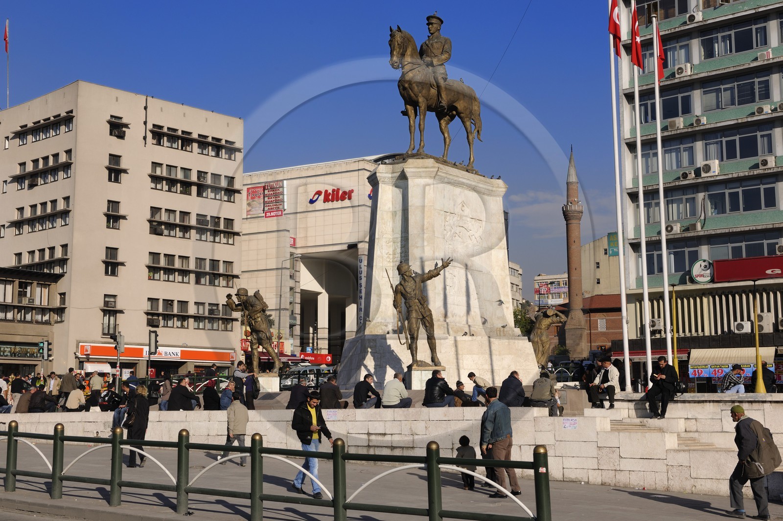 Turquie, Anatolie centrale, Ankara, (place) Ulus Meydani où trône la statue équestre de Atatürk
