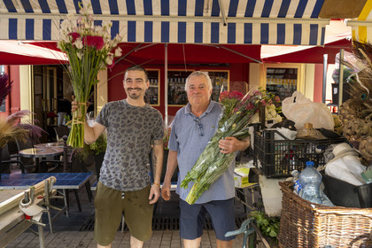 France, Alpes-Maritimes (06), Nice classée Patrimoine Mondial de l'UNESCO, le Vieux Nice, le marché du cours Saleya, les fleuristes Jean Patrice et Clément Mége
