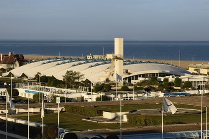 France, Calvados (14), Pays d'Auge, Deauville, la piscine olympique par l'architecte Roger Taillibert