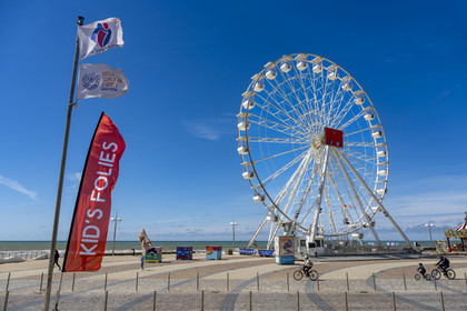 France, Vendée (85), Saint-Jean-de-Monts, la grande roue sur le front de mer