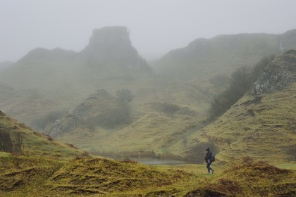 Royaume-Uni, Ecosse, région des Highlands, les Hébrides, Ile de Skye, Uig, le Fairy Glen (vallée féérique) du côté ouest de Trotternish à Balnacnoc