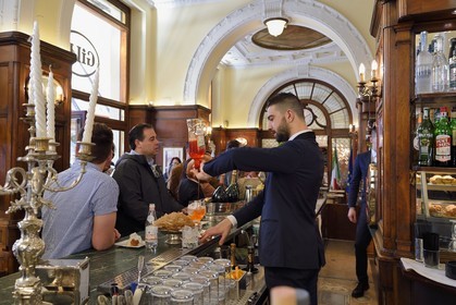 Italy, Tuscany, Florence, listed as World Heritage by UNESCO, Café Gilli in Piazza della Repubblica, preparation of a spritz cocktail