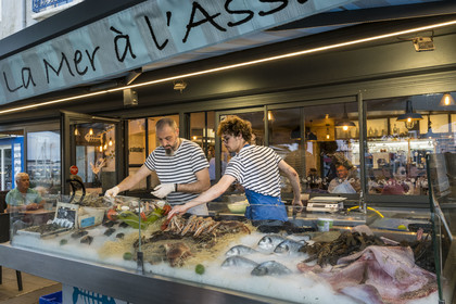 France, Vendee, Les Sables d'Olonne, La Cotriade restaurant offering generous seafood platters