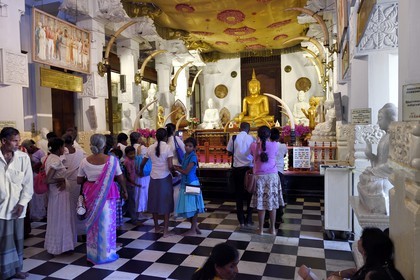 Sri Lanka, center province, Kandy, Temple of the Buddha Tooth (Sri Dalada Maligawa), the donation room