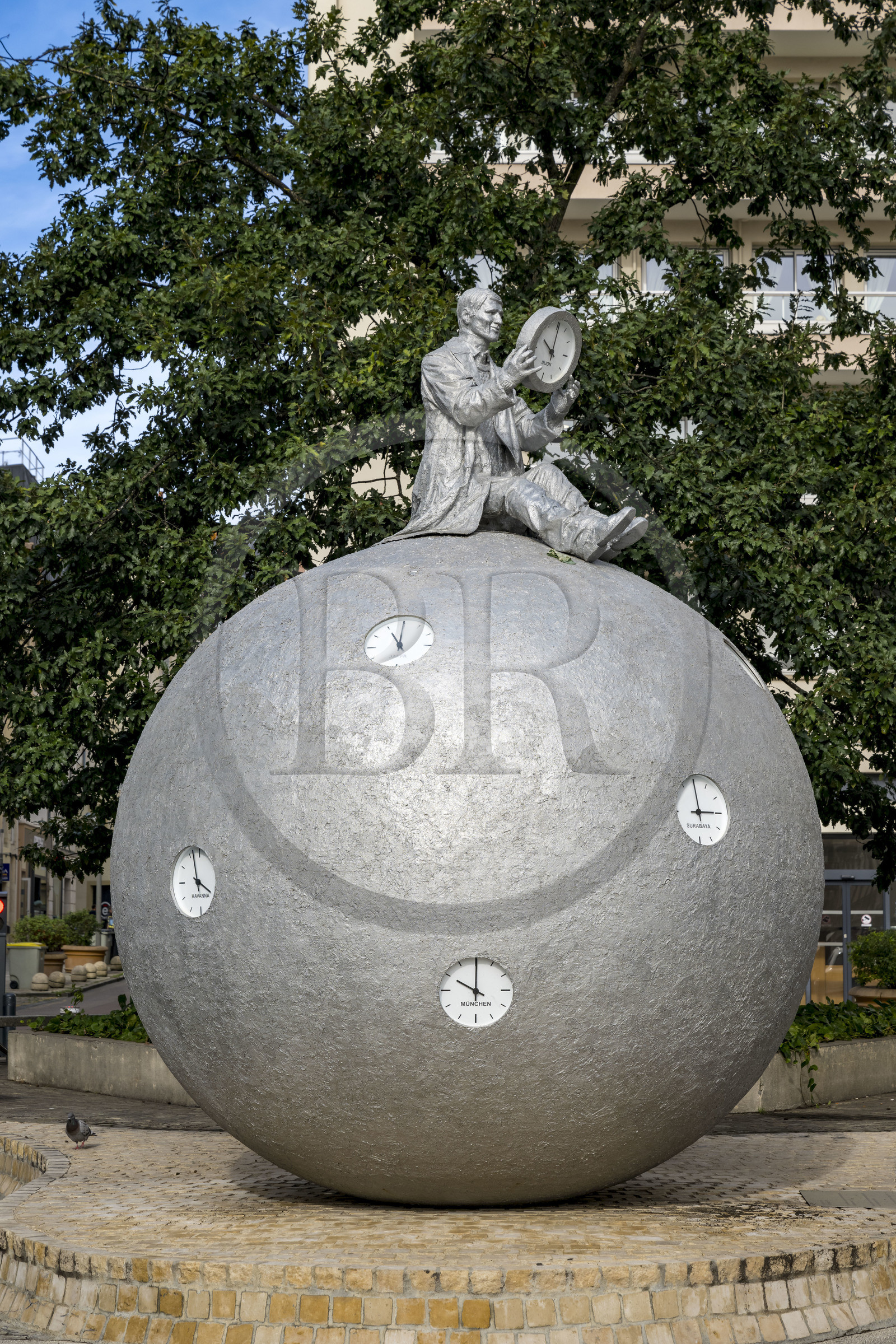France, Côte-d'Or (21), Dijon, zone classée Patrimoine Mondial de l'UNESCO, le Compteur du Temps (2020) de l'artiste Gloria Friedmann sur la place Grangier