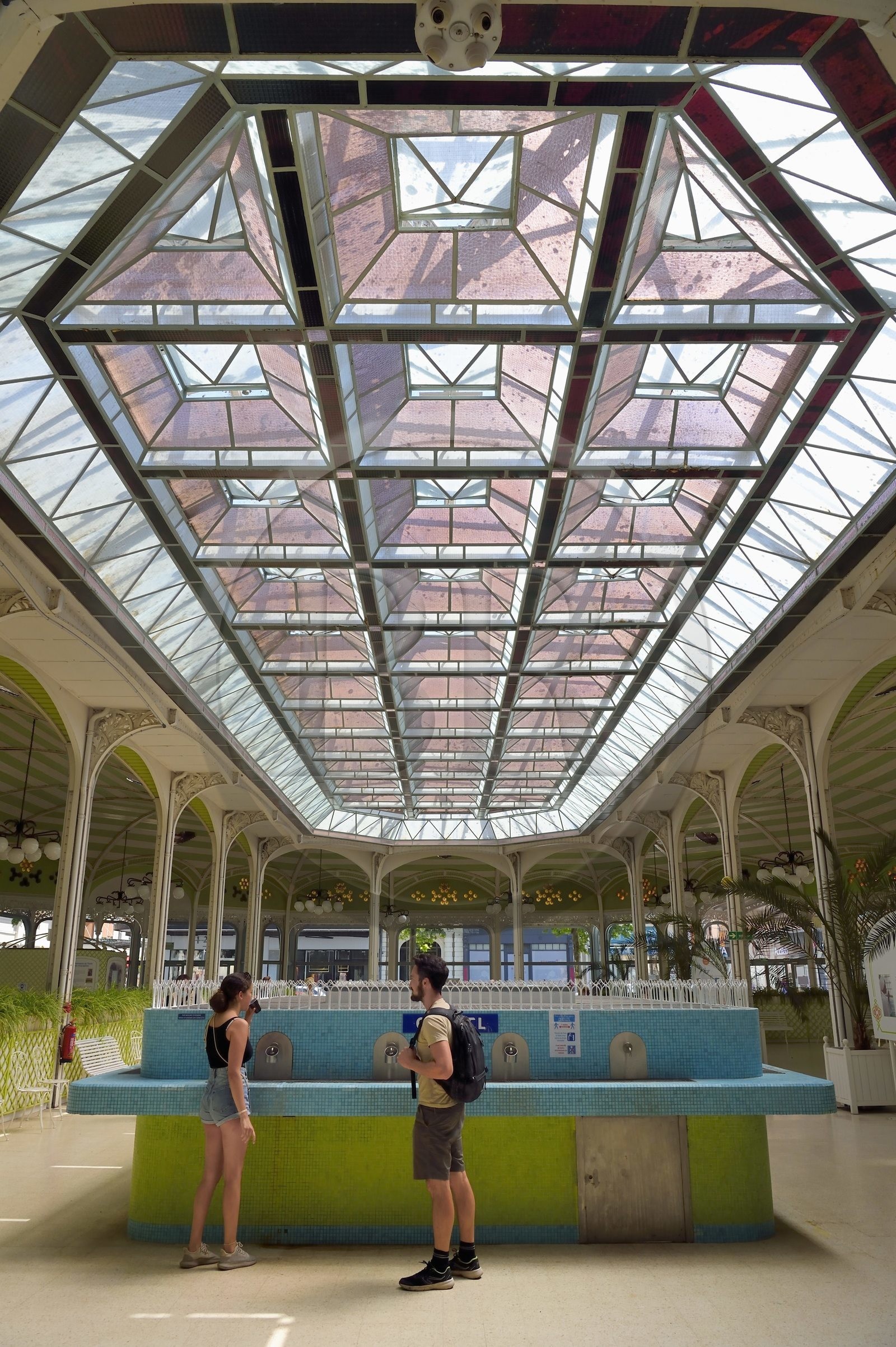 France, Allier (03), Vichy, Hall des Sources appelé aussi la Trinkalle regroupant les quatre sources d'État Grande Grille, Mesdames, Lucas et Chomel, avec une verrière art Déco de 1928