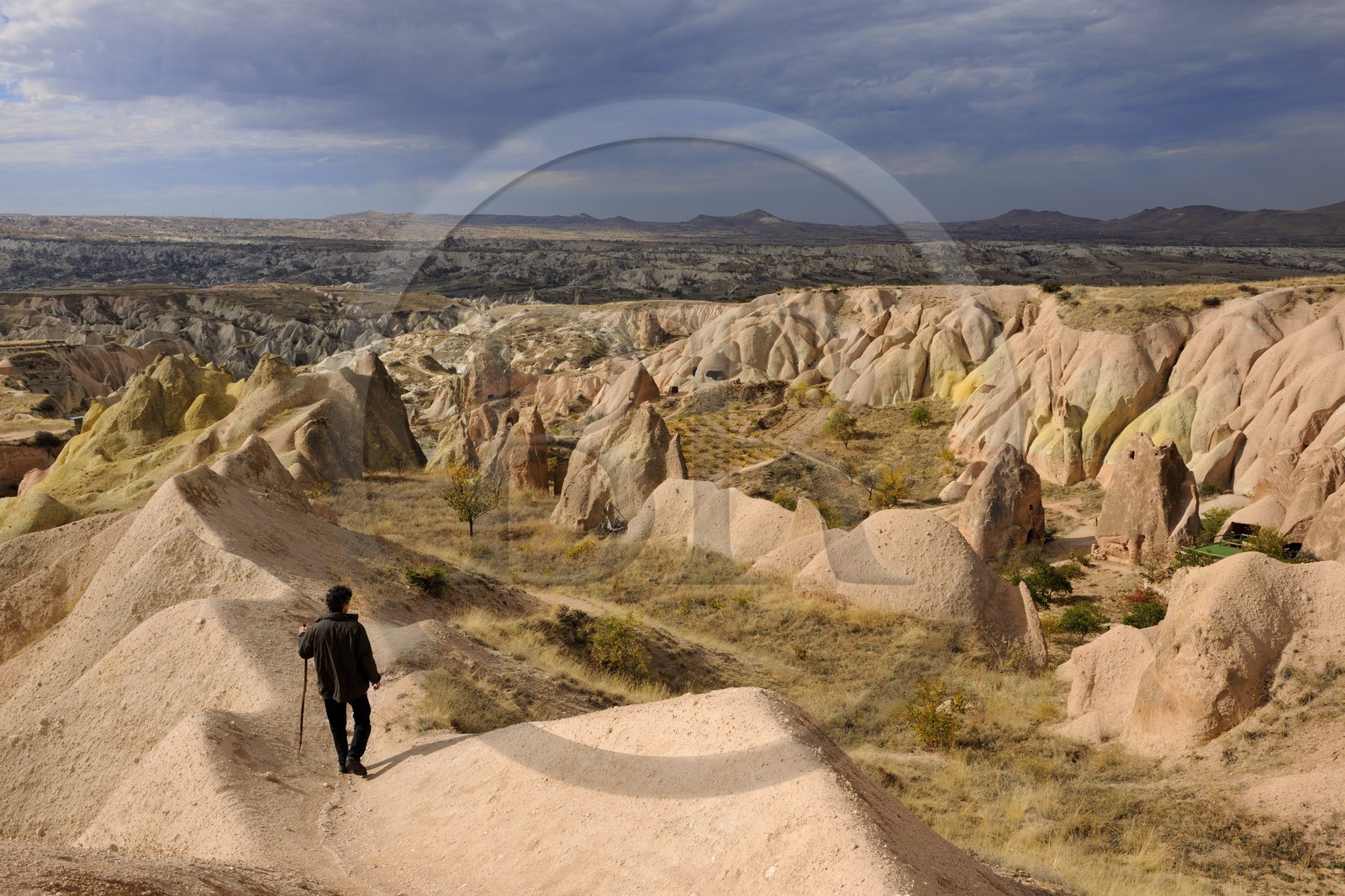Turquie, Anatolie Centrale, province de Nevsehir, Cappadoce classée Patrimoine Mondial de l'UNESCO, vallon de Kizil Çukur (vallée Rouge) sur le versant occidental du massif de l'Ak Tepe vers Çavusin