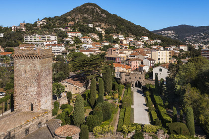 France, Alpes-Maritimes (06), Mandelieu-la-Napoule, chateau de La Napoule (XII-XIXe siècle) et son parc labellisé Jardin Remarquable (vue aérienne)