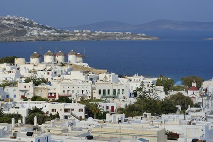 Grèce, Les Cyclades, mer Égée, île de Mykonos, Chora (Mykonos town), les cinq moulins (Kato Mili)