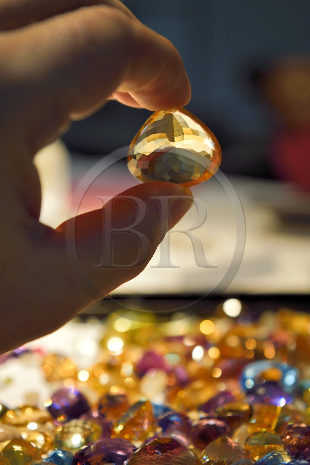 Sri Lanka, Province de Sabaragamuwa, Ratnapura, Jem Bank, pierres semi-précieuses (Saphir, rubis, turquoise, topaze, améthyste, grenat ...)