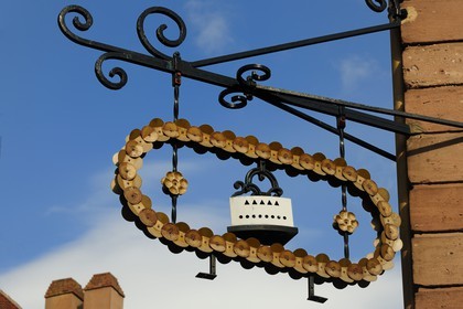 France, Haut-Rhin (68), Colmar, enseigne de  magasin d'électroménager dans Grand Rue