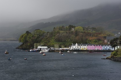 Royaume-Uni, Ecosse, région des Highlands, les Hébrides, Ile de Skye, le port de pêche de Portree