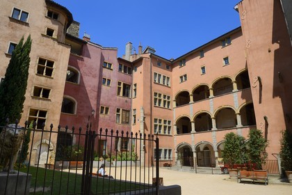 France, Rhône (69), Lyon, site historique classé Patrimoine Mondial de l'UNESCO, Vieux Lyon, quartier Saint-Jean, la Maison des Avocats de style Renaissance reconvertie en Musée de la Miniature et du Cinéma (MIM), place de la Basoche
