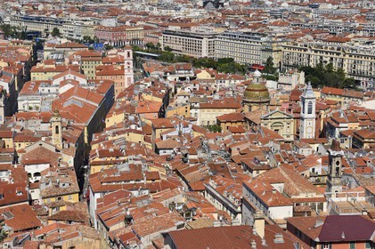 France, Alpes-Maritimes (06), Nice, quartier du Vieux Nice, Cathédrale Sainte-Réparate à droite et Tour de l'Horloge à gauche