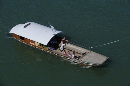 Suisse, Bâle, un des petits bacs qui permettent de traverser le Rhin