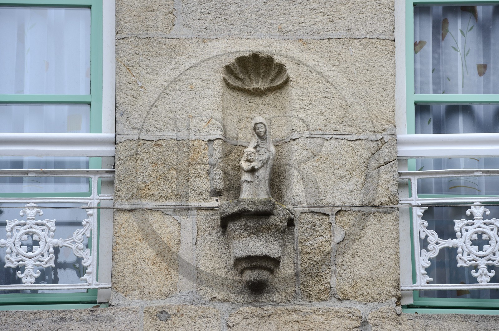France, Cotes-d'Armor, Guingamp, statue of the Virgin on the facade of a traditional house in the rue Notre-Dame
