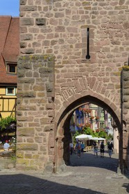 France, Haut-Rhin (68), Riquewihr, labellisé Les Plus Beaux Villages de France, la porte du Dolder