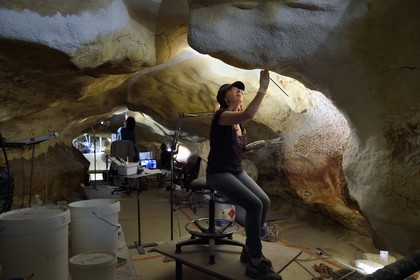 France, Dordogne, Montignac, Montignac-Lascaux Parietal Art international Centre (Lascaux 4) building site, the apse of the reconstituted cave by the Atelier des Fac-Similés du Périgord (Perigord's Facsimile Workshop AFSP) and the passage in the background, realization of the adorned surfaces panels joints by the painter Catherine Gout