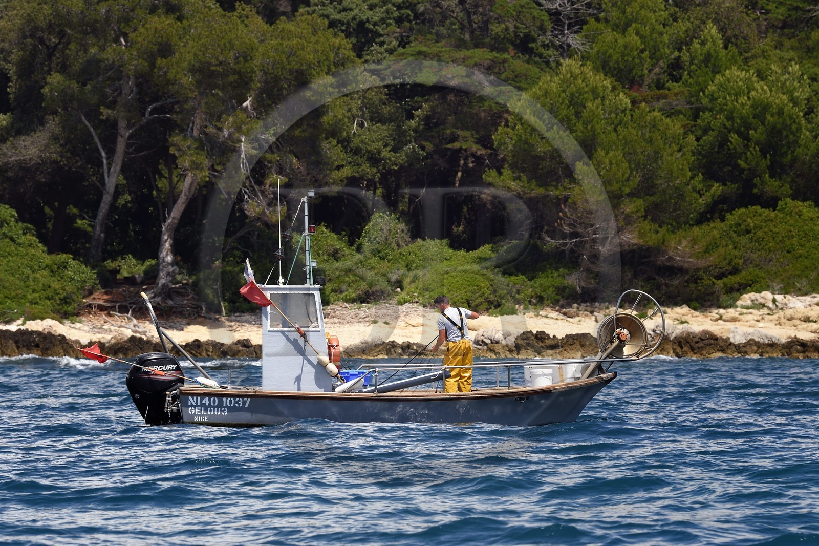 France, Alpes-Maritimes (06), Cannes, Iles de Lérins, bateau de peche au large de l'Ile de Saint-Honorat