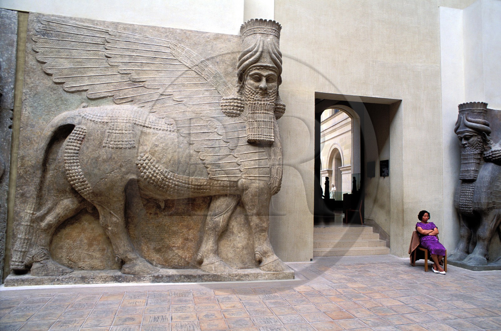 France, Paris (75), Musée du Louvre, Antiquités orientales, Cour Khorsabad, statues monumentales assyriennes de taureaux ailés, gardiens des portes du palais du roi Sargon II du VIIIe siècle avant JC